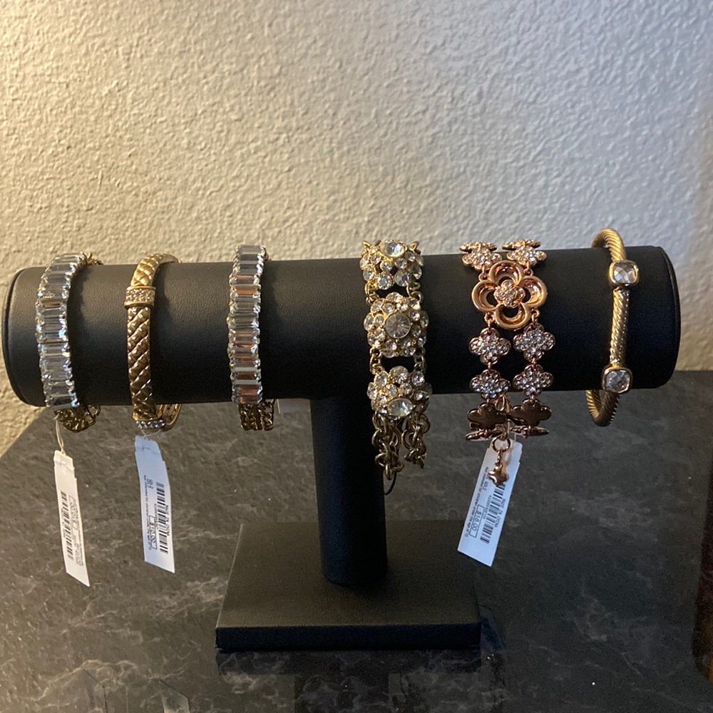 Set of 6 fashion jewelry bracelets